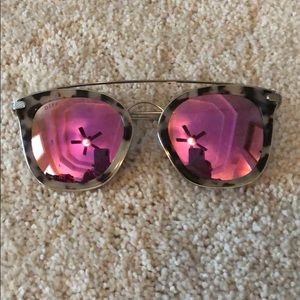 Gorgeous tortoise shell, pink mirrored sunglasses!